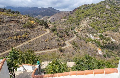 Almunecar House | Holiday Home 'Cortijo La Abuela' with Mountain View, Wi-Fi and Air Conditioning