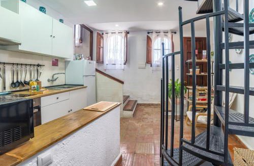 Sacromonte House | Holiday Home Cueva de Lindaraja by Interhome