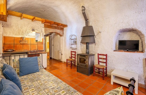 Guadix House | Holiday Home 'Cueva Trigo' with Mountain View, Shared Pool and Wi-Fi