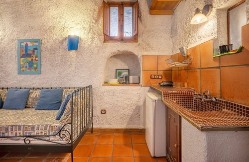 Guadix House | Holiday Home 'Cueva Trigo' with Mountain View, Shared Pool and Wi-Fi