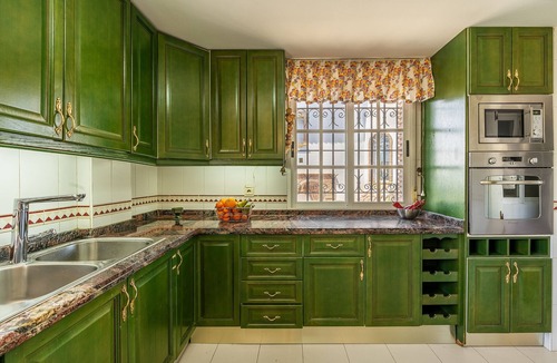La Zubia House | Holiday Home 'Cypress House' with Private Pool, Wi-Fi and Air Conditioning