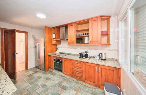 Gojar House | Holiday Home 'El Rincón De Los Pinos' with Mountain View, Wi-Fi and Air Conditioning