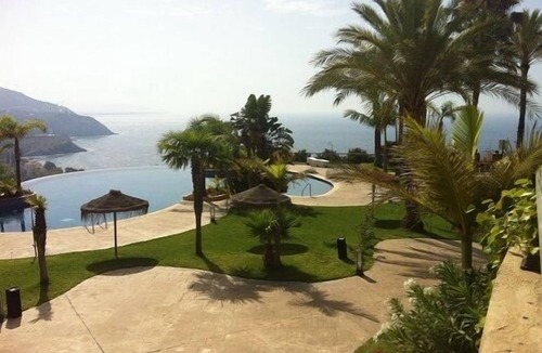 Velilla-Taramay Villa | HOLIDAYS WITH SEA AND MOUNTAIN VIEWS