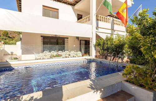 Conchar Villa | Homerez - Villa for 14 ppl. with swimming-pool, garden and terrace at Cónchar