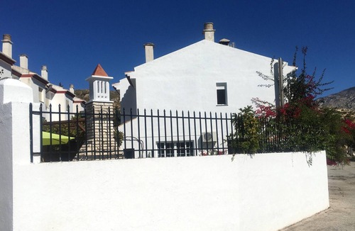 Conchar Villa | Homerez - Villa for 8 ppl. with swimming-pool, garden and balcony at Granada