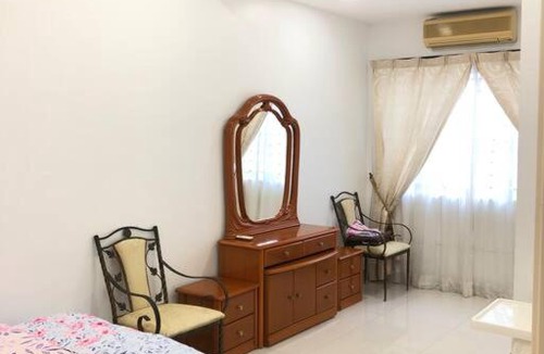 Shah Alam House | Homestay 7-12pax in Shah Alam