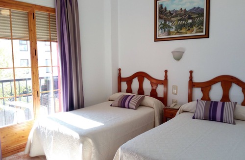 Los Banos Hostel | Hostal Rural Montual