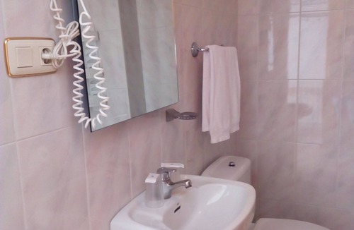 Los Banos Hostel | Hostal Rural Montual