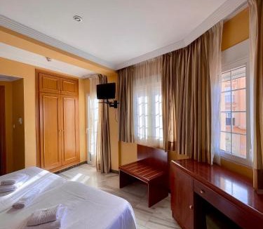 Cenes de la Vega Hotel | HOTEL LA FONDA DE DON GONZALO