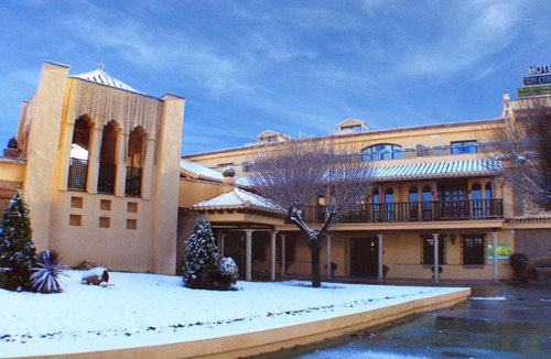 Barrio de la Vega Hotel | Hotel Los Cerezos