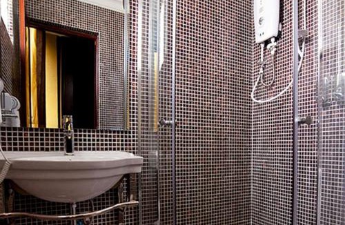Kampung Haji Abdullah Hukum Hotel | Hotel Valenza