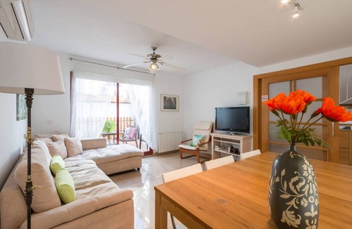 Armilla House | HOUSE closed to EVERYWHERE, METRO STOP, PARKING AT DOOR, ALL SERVICES & CONFORT