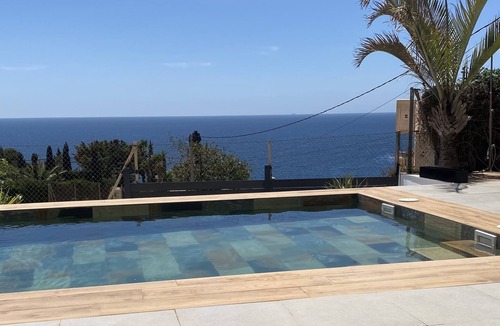 Gualchos House | House located on a cliff in the Mediterranean Sea.
