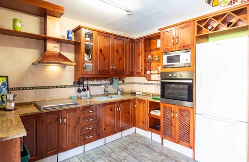 Durcal Villa | House with barbecue and pool