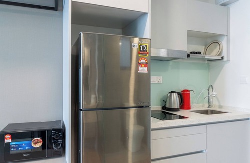 Brickfields Apartment | KL Sentral Studio, Sky jacuzzi, pool, Petronas KLCC view-steps to Monorail 21