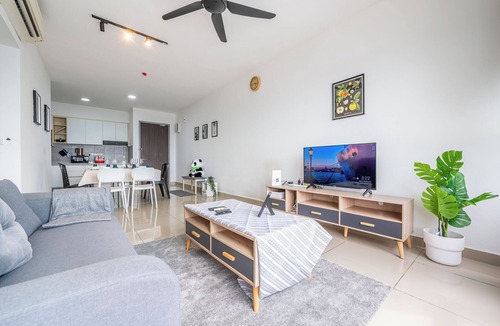 Taman Pertama Apartment | Kuala Lumpur Skyline CityView Comfort Home