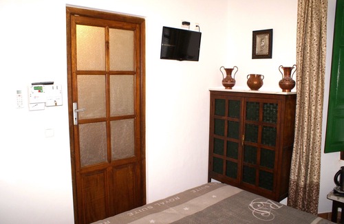 Murchas Bed & Breakfast | La Cañota King Room Adults Only, bedroom and ensuite bathroom, WIFI, swimming pool