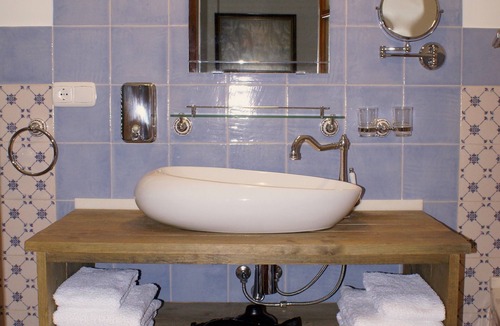 Murchas Bed & Breakfast | La Cañota King Room Adults Only, bedroom and ensuite bathroom, WIFI, swimming pool