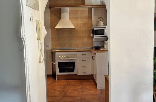 Beiro Apartment | La Torrecilla: the house on the wall