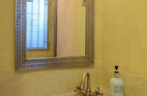 Cogollos de la Vega Bed & Breakfast | LaCasaNazari, Cogollos Vega, 25e/person, Huetor Sierra, 15km de Granada/Alhambra