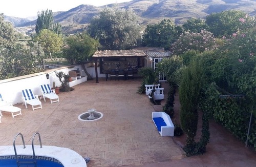 Jatar House | Large affordable house Near Alhama de Granada, Free wifi, private pool + garden.