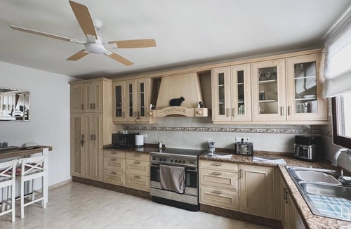 Montefrio Cottage | Large house situated in olive groves with stunning views of the Nevada mountains