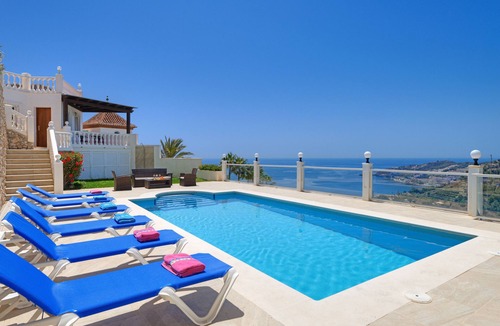Almunecar Villa | Lovely 3 bedroom villa with private pool and lovely views