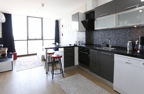 Atasehir Apartment | Lovely and Central Flat with City View in Atasehir