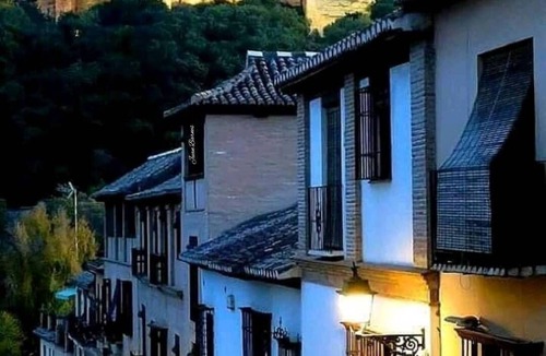Zaidin Apartment | Luminoso Apartamento a 10 Minutos del Centro. Terraza y Vistas a la Montaña