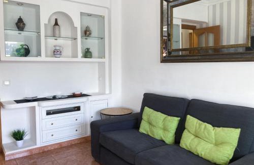 Cervantes Apartment | Luninoso y práctico apartamento en el centro con amplio parking incluido