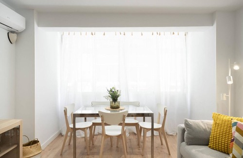Angustias - Chana - Encina Apartment | Luxurious 3BR Apt Near Train Station and City Center – Ideal for Families