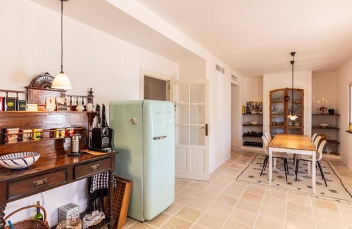 Albunuelas Cottage | Luxurious house with pool, views, and parking.