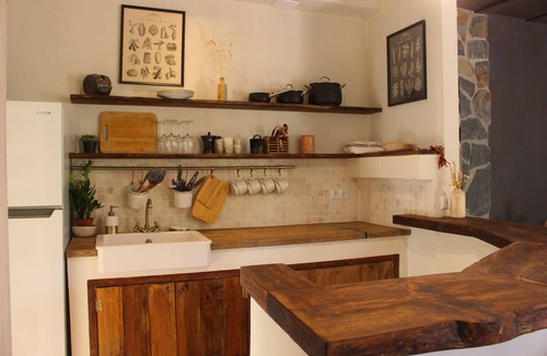Albunuelas House | luxurious off-grid cabin retreat in sierra de Tejeda - río verde