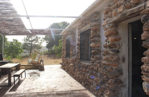 Albunuelas House | luxurious off-grid cabin retreat in sierra de Tejeda - río verde