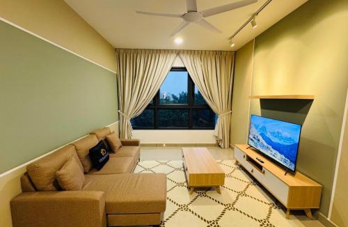 Taman Pertama Apartment | Luxury 4 Bedroom Suite at Kuala Lumpur near Maluri MRT By Suhad Suits KL