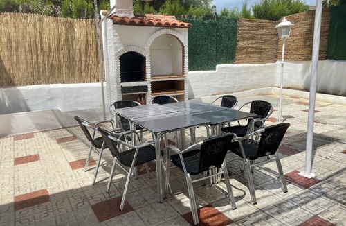 Peligros Ski Chalet | Luxury Retreat in Monteluz: Pool, Gardens & Privacy. Granada