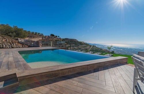 Motril Villa | Luxury Villa in the Middle of the Sun-kissed Costa Tropical With Infinity Pool
