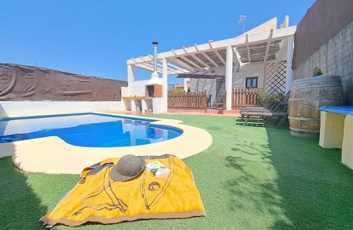 Padul Villa | Luxury villa with private pool, barbecue, free wifi up to 6 people.
