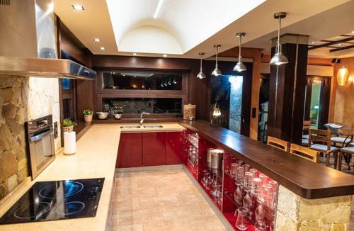 Velilla-Taramay Villa | Luxuryvilla with pool and jacuzzi,BBQ and seaviews
