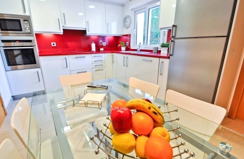 Velilla-Taramay Villa | Luxuryvilla with pool and jacuzzi,BBQ and seaviews