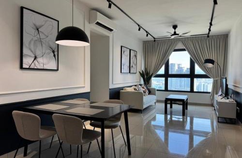 Taman Pertama Apartment | M Vertica E33A10 l 4 Bedroom l 8 Pax