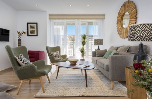 Central District Apartment | Magnificent Apartment for Family Breaks. Isabel IV