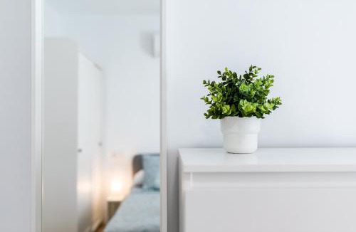 Plaza de Toros-Doctores-San Lazaro Apartment | Modern Plaza de Toros Apartment with Free Parking