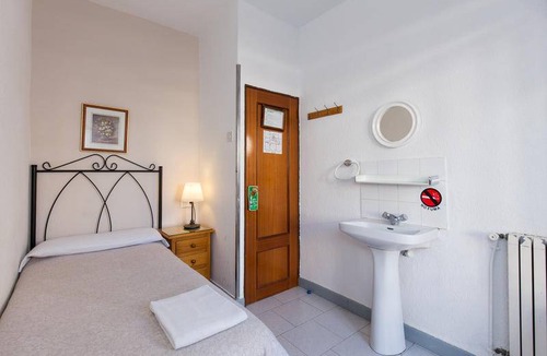 Central District House | Motel ∙ 8 guests