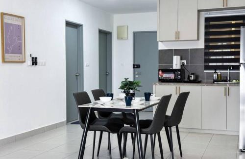 Cheras Apartment | 3B2B 7 Pax - 5 min walk to MRT - F&B - Cheras