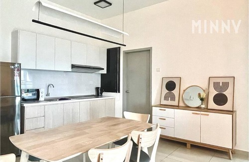 Kampung Bukit Dukong Apartment | Parkland Batu 11 near MRT 5-6PAX Free Parking
