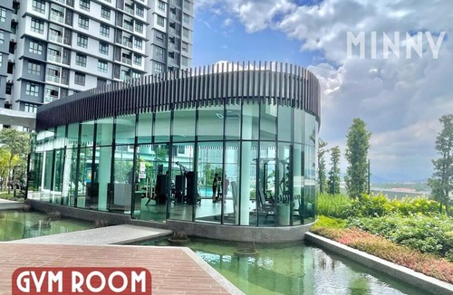 Kampung Bukit Dukong Apartment | Parkland Batu 11 near MRT 5-6PAX Free Parking