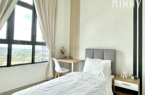 Kampung Bukit Dukong Apartment | Parkland Batu 11 near MRT 5-6PAX Free Parking