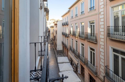 Granada City Center Apartment | Patio Zahorí Boutique Apartments 8
