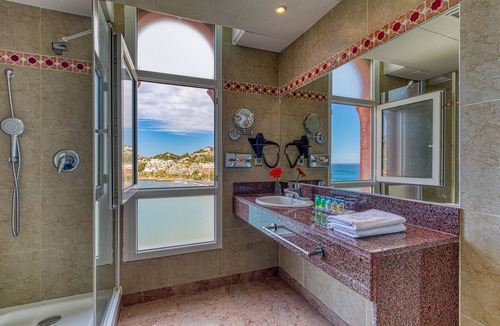Velilla-Taramay Hotel | Playacalida Hotel